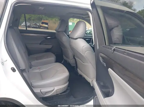 5TDXBRCH5PS578357 2023 TOYOTA HIGHLANDER - Image 8