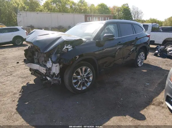 5TDXBRCH5PS580982 2023 TOYOTA HIGHLANDER - Image 2