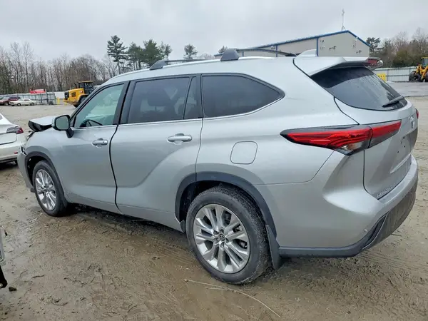 5TDXBRCH5PS582490 2023 TOYOTA HIGHLANDER - Image 2