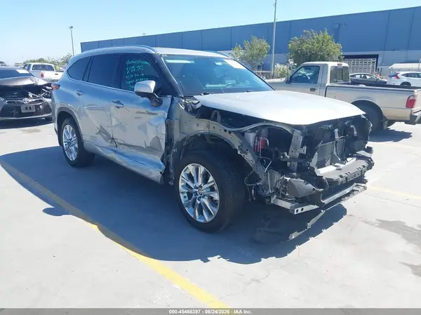 5TDXBRCH5PS586135 2023 TOYOTA HIGHLANDER - Image 1