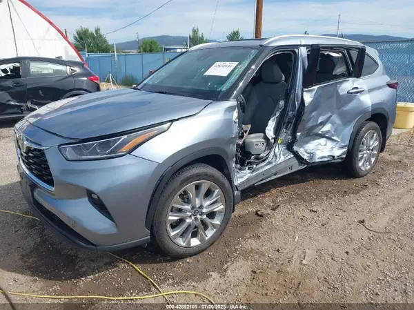 5TDXBRCH5RS606967 2024 TOYOTA HIGHLANDER - Image 2