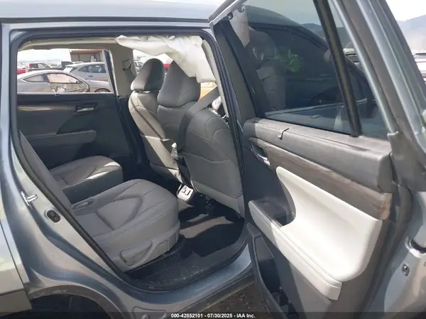 5TDXBRCH5RS606967 2024 TOYOTA HIGHLANDER - Image 8