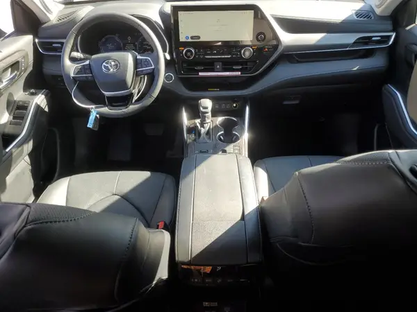 5TDXBRCH5RS636180 2024 TOYOTA HIGHLANDER - Image 8