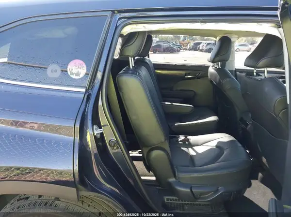 5TDXBRCH6MS016592 2021 TOYOTA HIGHLANDER - Image 8