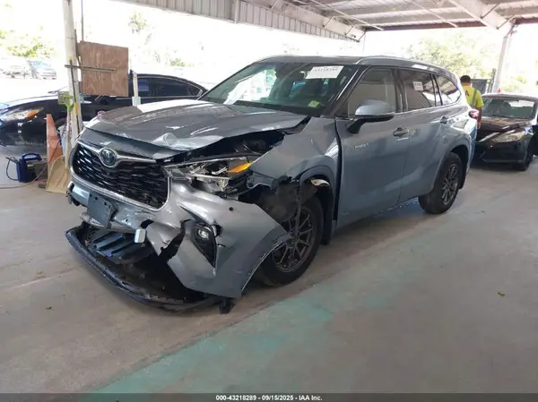 5TDXBRCH6MS021694 2021 TOYOTA HIGHLANDER - Image 2