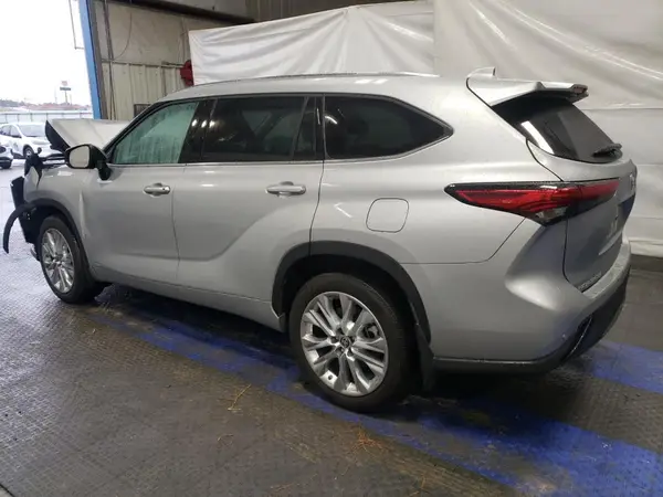 5TDXBRCH6NS083310 2022 TOYOTA HIGHLANDER - Image 2