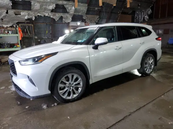 5TDXBRCH6NS545719 2022 TOYOTA HIGHLANDER - Image 1