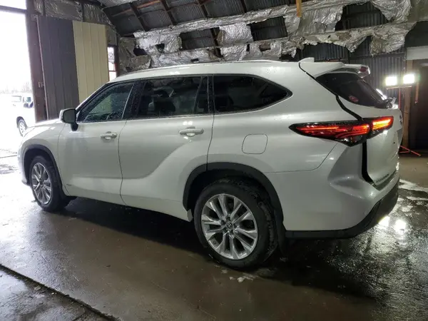 5TDXBRCH6NS545719 2022 TOYOTA HIGHLANDER - Image 2