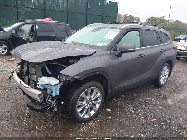 5TDXBRCH6PS565231 2023 TOYOTA HIGHLANDER - Image 2
