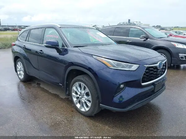 5TDXBRCH6PS573975 2023 TOYOTA HIGHLANDER - Image 1