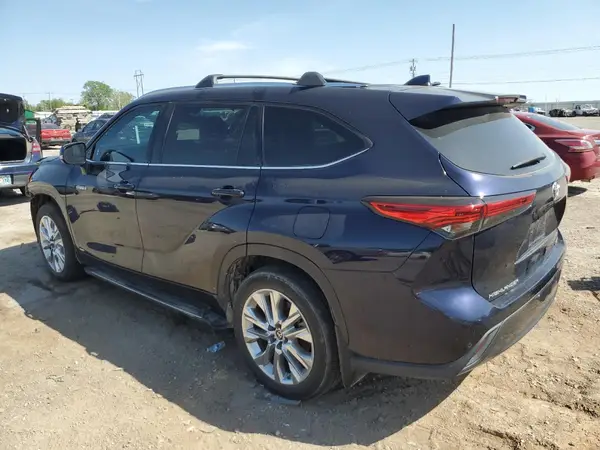5TDXBRCH7MS018531 2021 TOYOTA HIGHLANDER - Image 2