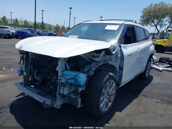 5TDXBRCH7MS039802 2021 TOYOTA HIGHLANDER - Image 2