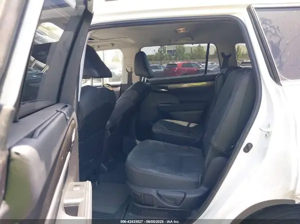 5TDXBRCH7MS039802 2021 TOYOTA HIGHLANDER - Image 8