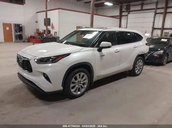 5TDXBRCH7MS520195 2021 TOYOTA HIGHLANDER - Image 2