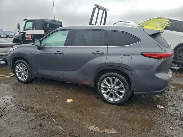 5TDXBRCH7MS520729 2021 TOYOTA HIGHLANDER - Image 2