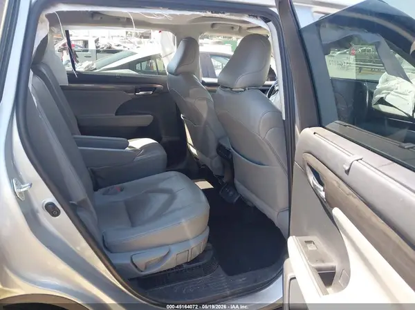 5TDXBRCH7MS523890 2021 TOYOTA HIGHLANDER - Image 8