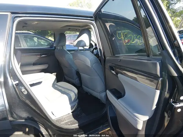 5TDXBRCH7PS582913 2023 TOYOTA HIGHLANDER - Image 8
