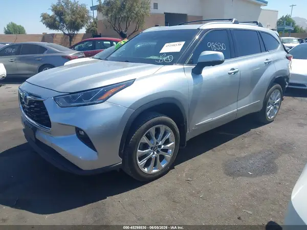 5TDXBRCH7PS583463 2023 TOYOTA HIGHLANDER - Image 2