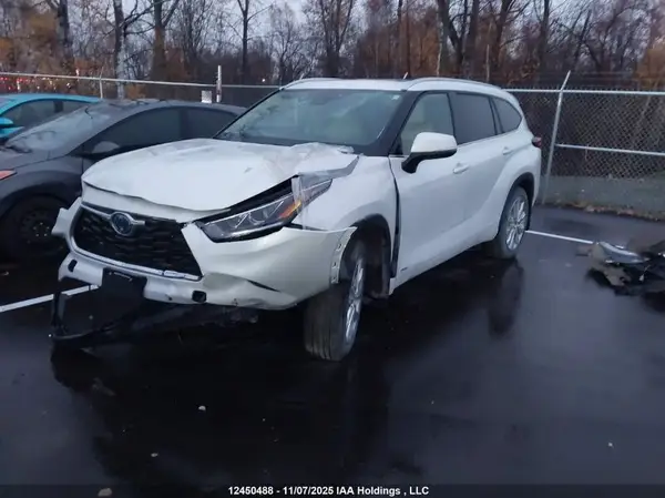 5TDXBRCH7RS634396 2024 TOYOTA HIGHLANDER - Image 2