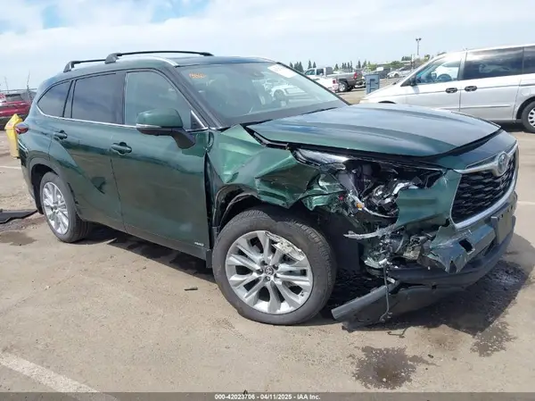 5TDXBRCH7RS642725 2024 TOYOTA HIGHLANDER - Image 1