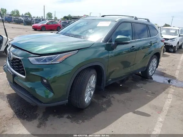 5TDXBRCH7RS642725 2024 TOYOTA HIGHLANDER - Image 2