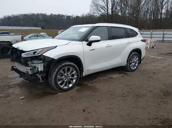 5TDXBRCH8MS532145 2021 TOYOTA HIGHLANDER - Image 2
