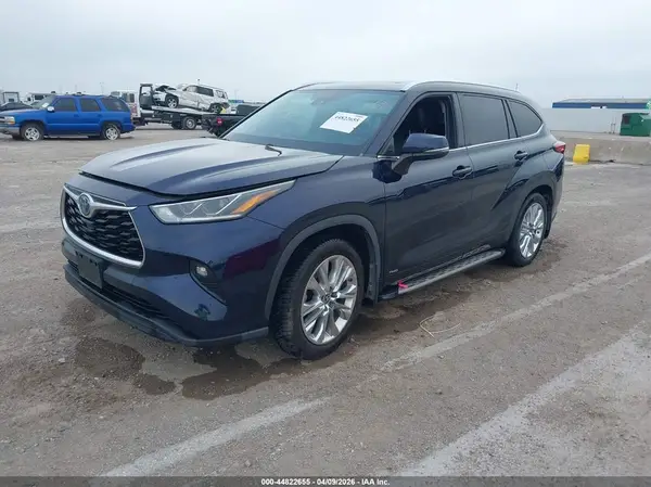 5TDXBRCH8NS540716 2022 TOYOTA HIGHLANDER - Image 2