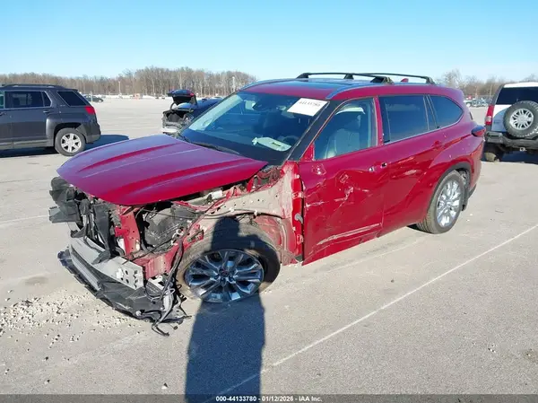 5TDXBRCH8NS555975 2022 TOYOTA HIGHLANDER - Image 2