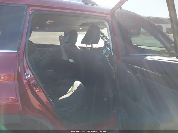 5TDXBRCH8NS555975 2022 TOYOTA HIGHLANDER - Image 8