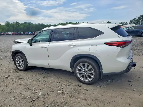 5TDXBRCH8PS132851 2023 TOYOTA HIGHLANDER - Image 2