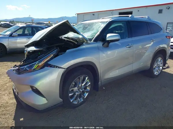 5TDXBRCH8PS566798 2023 TOYOTA HIGHLANDER - Image 2