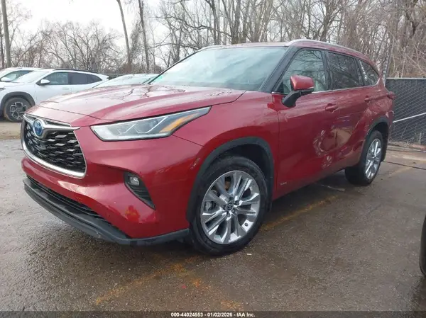 5TDXBRCH8PS569264 2023 TOYOTA HIGHLANDER - Image 2