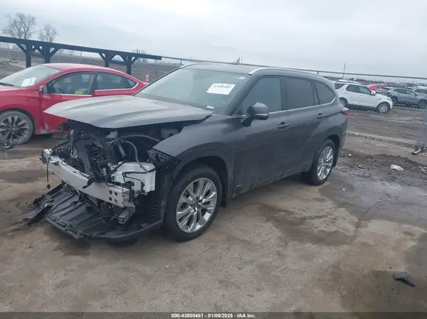 5TDXBRCH8SS672922 2025 TOYOTA HIGHLANDER - Image 2