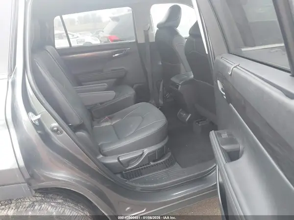 5TDXBRCH8SS672922 2025 TOYOTA HIGHLANDER - Image 8