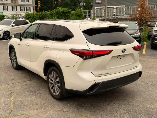 5TDXBRCH9LS013183 2020 TOYOTA HIGHLANDER - Image 2