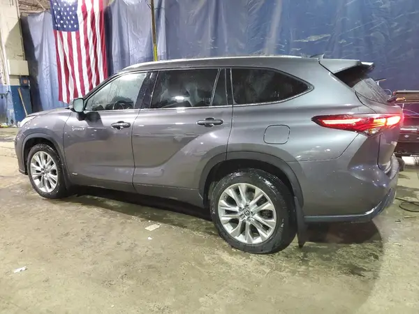 5TDXBRCH9MS033726 2021 TOYOTA HIGHLANDER - Image 2