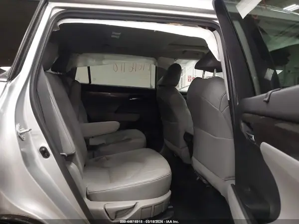5TDXBRCH9MS522319 2021 TOYOTA HIGHLANDER - Image 8