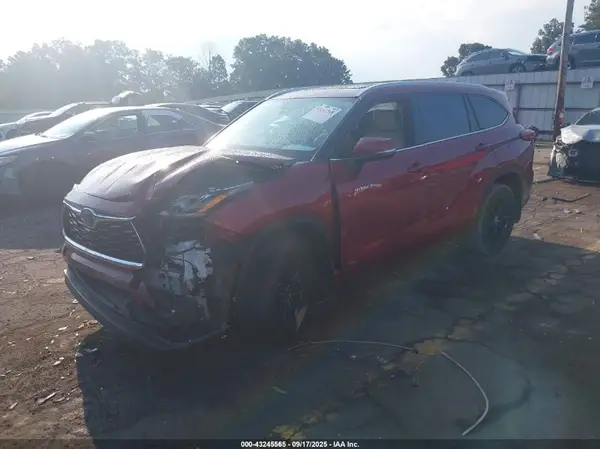 5TDXBRCH9MS529738 2021 TOYOTA HIGHLANDER - Image 2