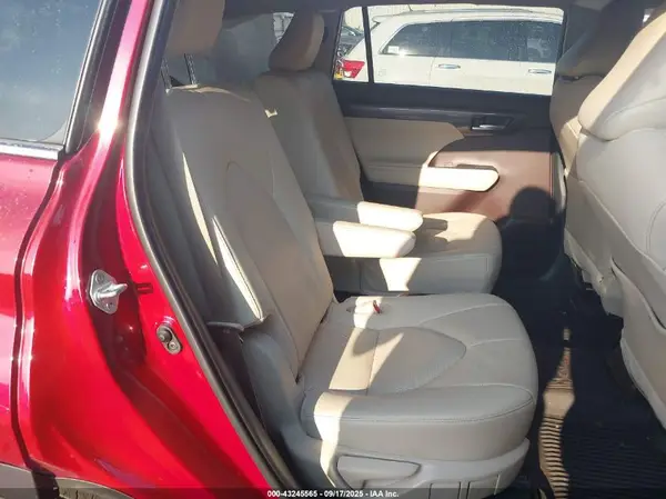 5TDXBRCH9MS529738 2021 TOYOTA HIGHLANDER - Image 8
