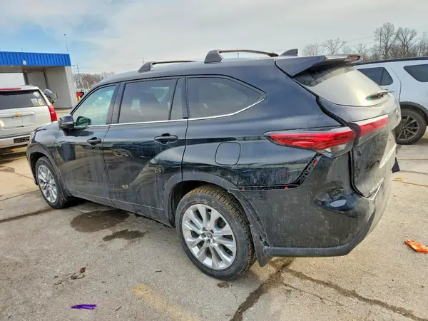 5TDXBRCH9MS531781 2021 TOYOTA HIGHLANDER - Image 2