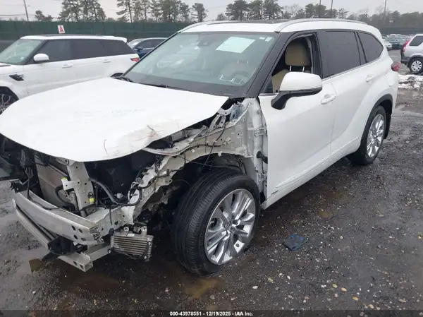 5TDXBRCH9PS117310 2023 TOYOTA HIGHLANDER - Image 2