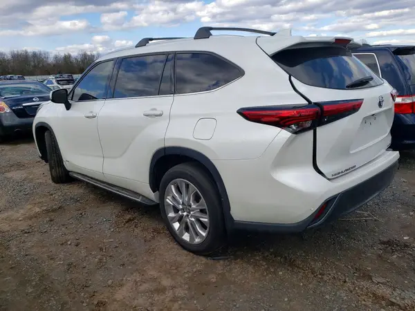 5TDXBRCH9PS122748 2023 TOYOTA HIGHLANDER - Image 2