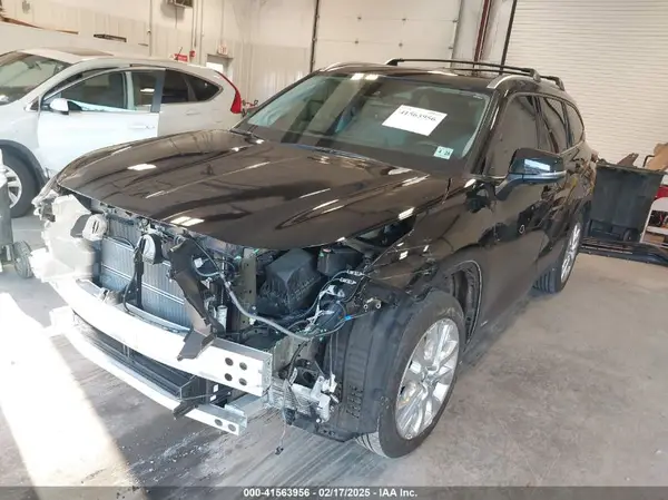 5TDXBRCH9PS578507 2023 TOYOTA HIGHLANDER - Image 2