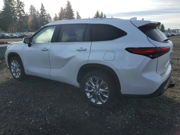 5TDXBRCH9PS581259 2023 TOYOTA HIGHLANDER - Image 2