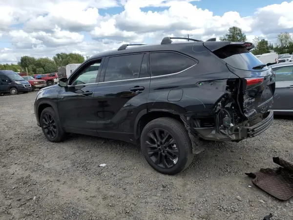 5TDXBRCH9PS582847 2023 TOYOTA HIGHLANDER - Image 2