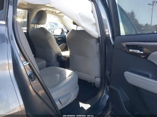 5TDXBRCH9PS585084 2023 TOYOTA HIGHLANDER - Image 8