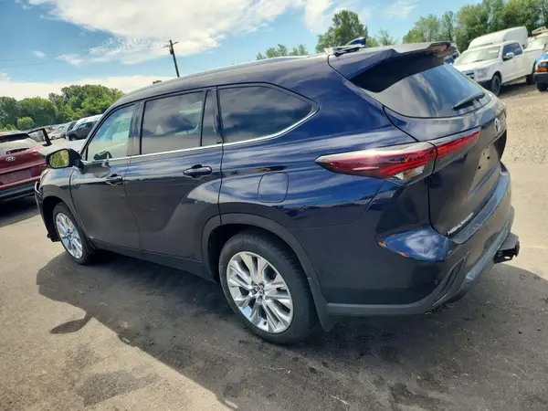 5TDXBRCH9TS705136 2026 TOYOTA HIGHLANDER - Image 2