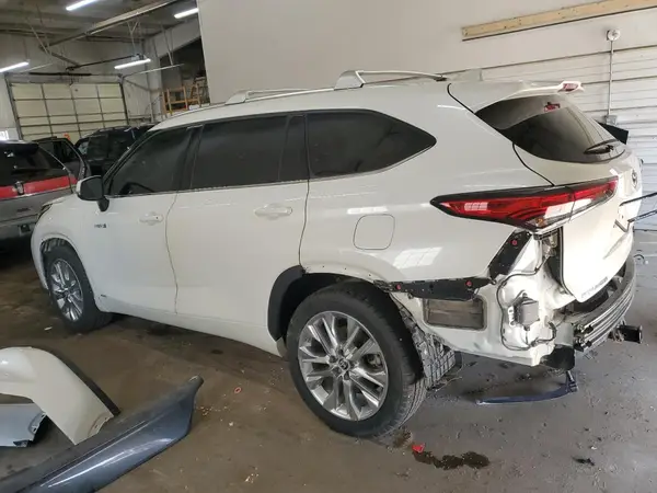 5TDXBRCHXMS025702 2021 TOYOTA HIGHLANDER - Image 2