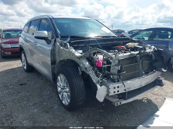 5TDXBRCHXPS583604 2023 TOYOTA HIGHLANDER - Image 1