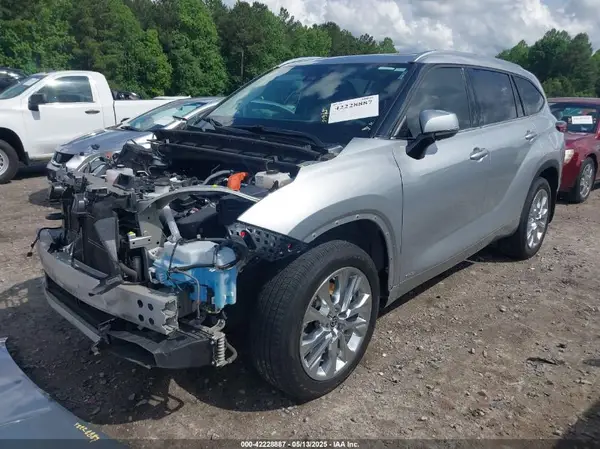 5TDXBRCHXPS583604 2023 TOYOTA HIGHLANDER - Image 2